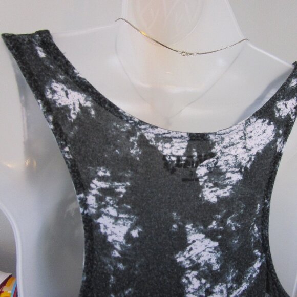 Mudd Black and White Tie Dye Relaxed Fit Tank - Picture 6 of 11
